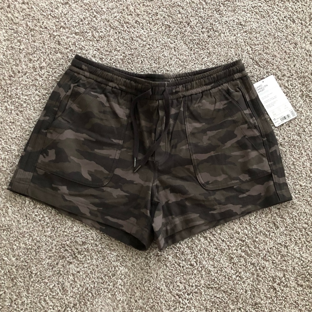 NWT Athleta Camo Farallon Short